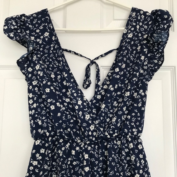 SHEIN Deep V-Neck Frill Tie Accent Floral Romper XS Dark Navy Blue White - Picture 4 of 16